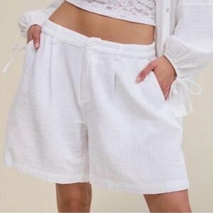 White linin Women's Shorts